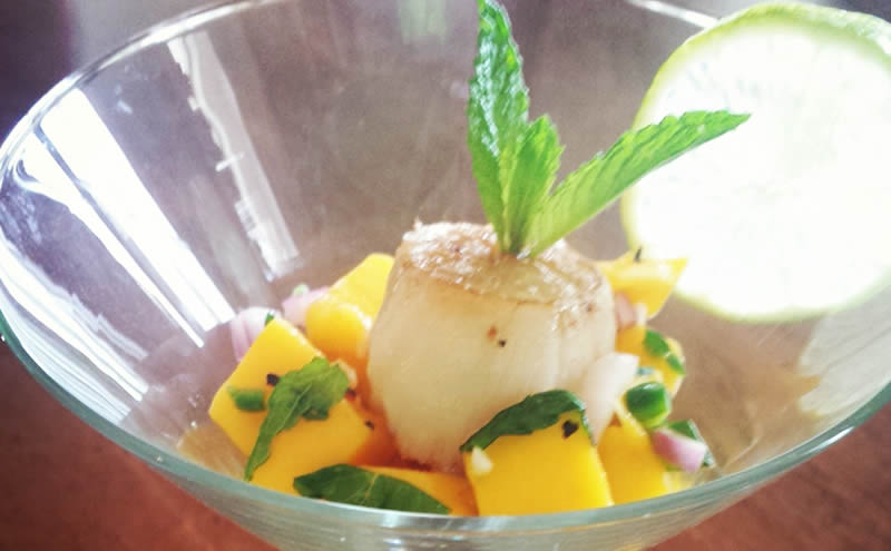 Seared Scallops With Mango Mint Salsa