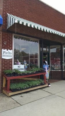 Ford’s Seed & Plants closing